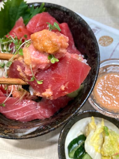 悶絶！！爆旨！！マグロ丼！