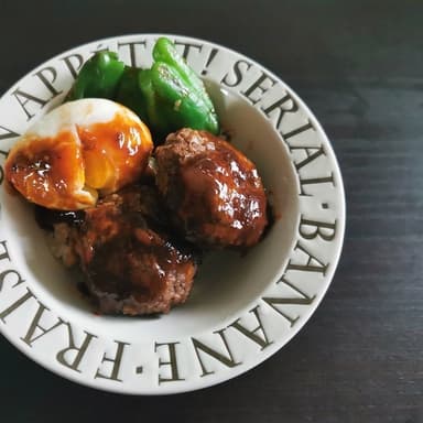 子どもに人気のハンバーグ卵丼15分レシピ！レンジをフル活用する驚きの時短テク