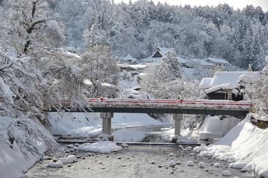 雪景色の飛騨高山をお楽しみください