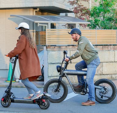 次世代型モビリティ 3WAY乗り電動バイクCOSWHEEL SMARTEV＆2WAY乗り電動スクーターCOSWHEEL EV SCOOTER