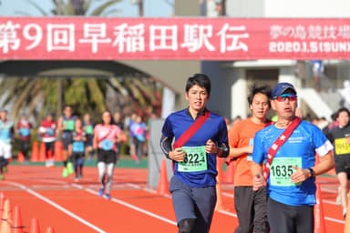 駅伝は2～5人で1組を構成