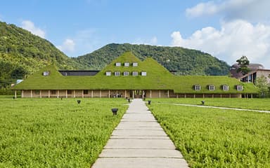 ラ コリーナメインショップ「草屋根」