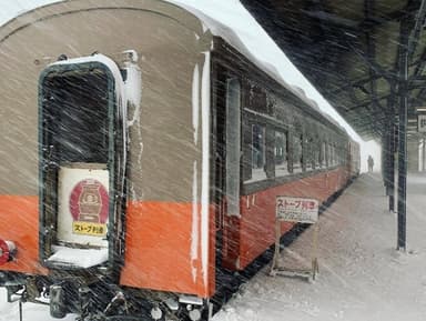 津軽鉄道ストーブ列車の車窓から