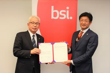 左側：大和ハウス工業株式会社 上席執行役員 南川 陽信、右側：BSIグループジャパン株式会社 代表取締役社長 根本 英雄