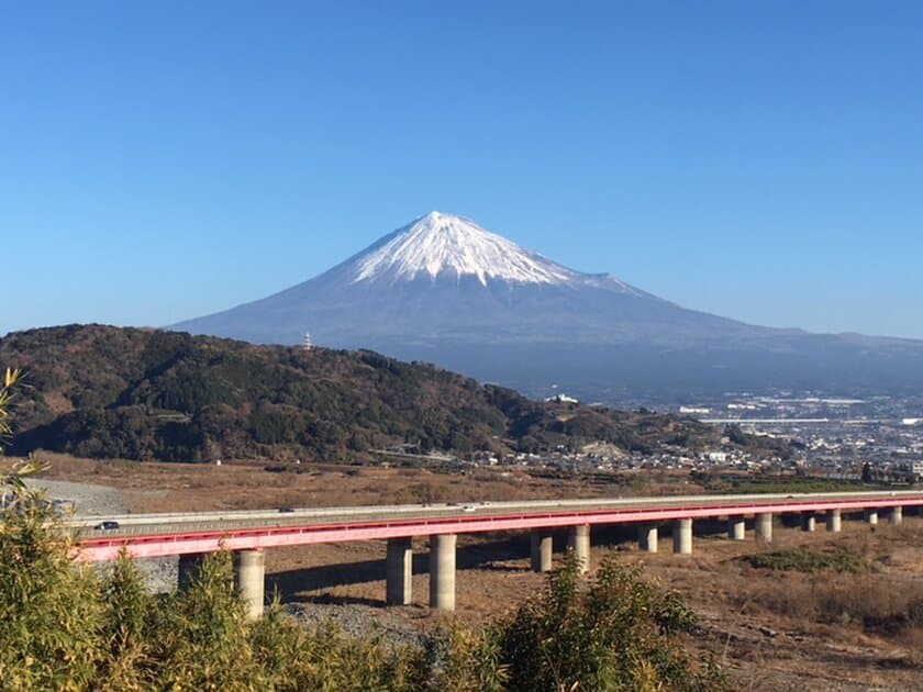 富士川サービスエリアが静岡県内の土産品・地場産品など
銘品を揃えたオンラインショップ販売を2/15に開始！