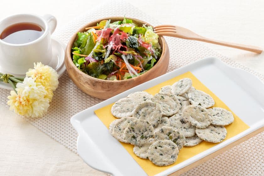 スギ製菓株式会社、初めての健康志向シリーズ
『健康 OYATSU』を立ち上げ 第一弾として
「からだよろこぶ海藻プラス柚子風味」を3月19日(金)発売