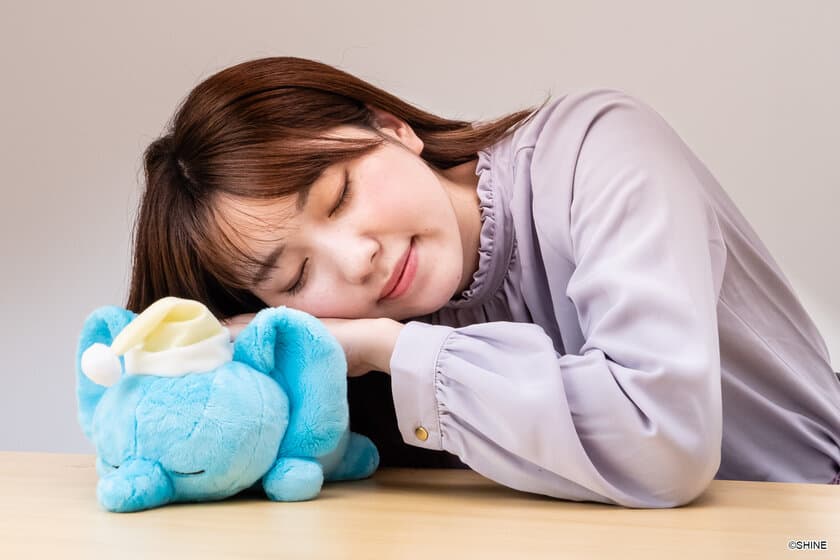 心地よい眠りを助けるぬいぐるみ『おねむるみ』
購入者アンケートを実施　
～コロナ禍で乱れがちな睡眠環境をサポート～