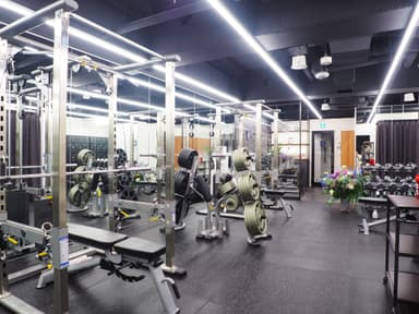 開放感のある空間 ダンディハウス PERSONAL GYM 梅田店