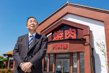 地元の味を全国に広げる鈴木勇一会長 ※大東園 豊橋小向店にて