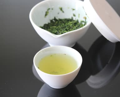 初市用の貴重な新茶を贅沢に使用