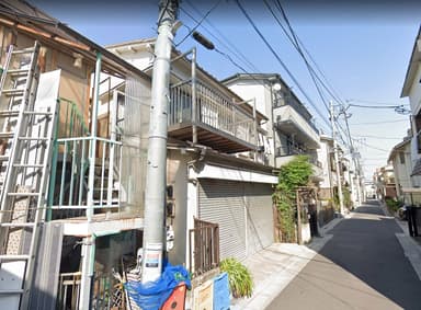 建替え前　隣地との距離がなく古く延焼しやすい