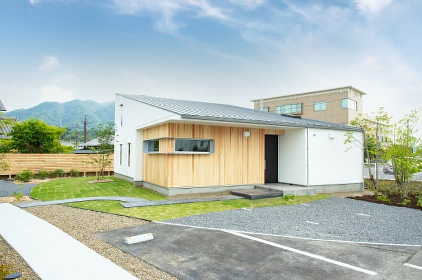 パッシブデザインによる、サスティナブルな平屋型住宅　
5月29日(土)に、大分県わさだタウン前に西日本ホームの
新モデルハウスがOPEN