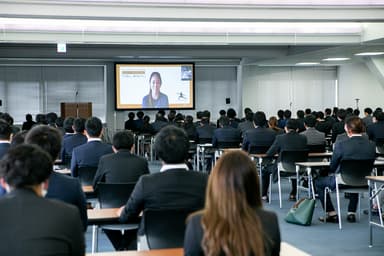 オンライントークセッション「ともに、みらいへ」会場後方からの様子