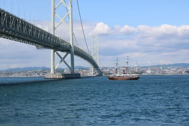 咸臨丸と明石海峡大橋