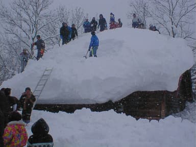 旧光顕寺の雪下ろし