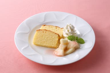 パウンドケーキ　桃飾り