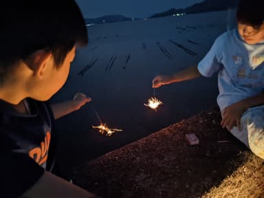 兄妹で線香花火