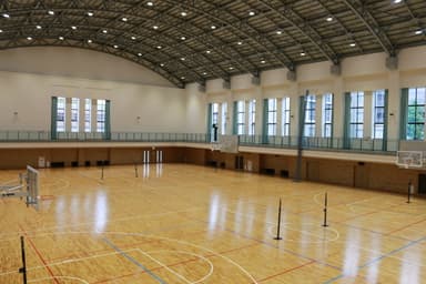 学内接種会場となる総合体育館メインアリーナ