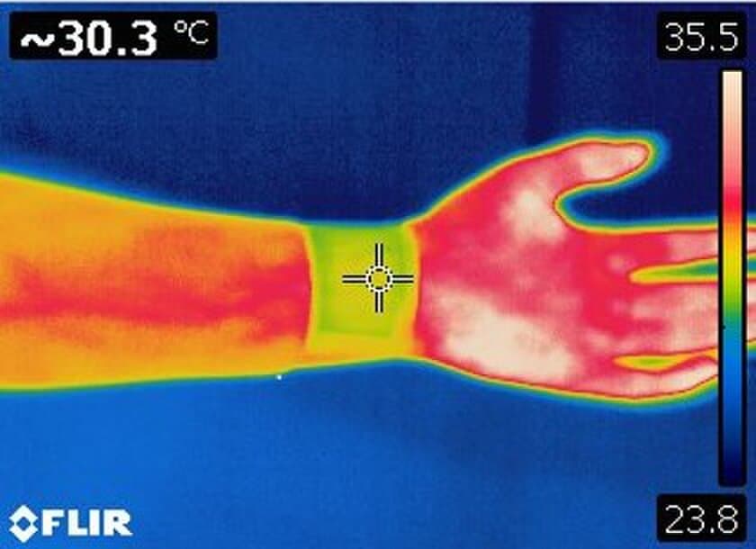 芝浦工大　高性能ウェアラブル体温発電素子の低コスト製造　
断熱性メラミンスポンジの充填によって高出力と柔軟性を実現