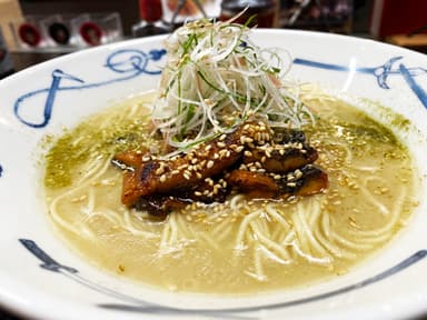 ラーメンには鰻の蒲焼が