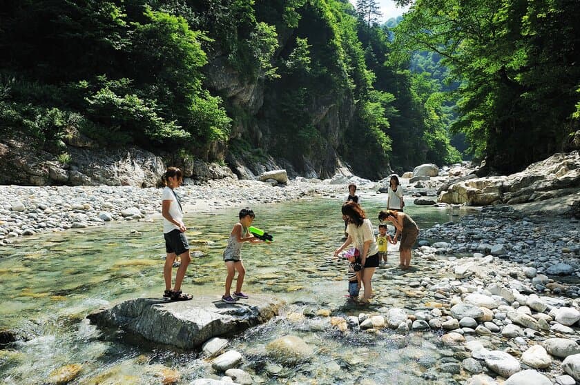 黒部峡谷鉄道が小学生(6歳以上12歳未満)の
トロッコ電車運賃が期間中無料になる
「夏休みこどもデー」を実施中！！