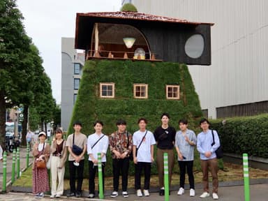 新国立競技場前に完成した茶室「五庵」と制作に携わった学生たち