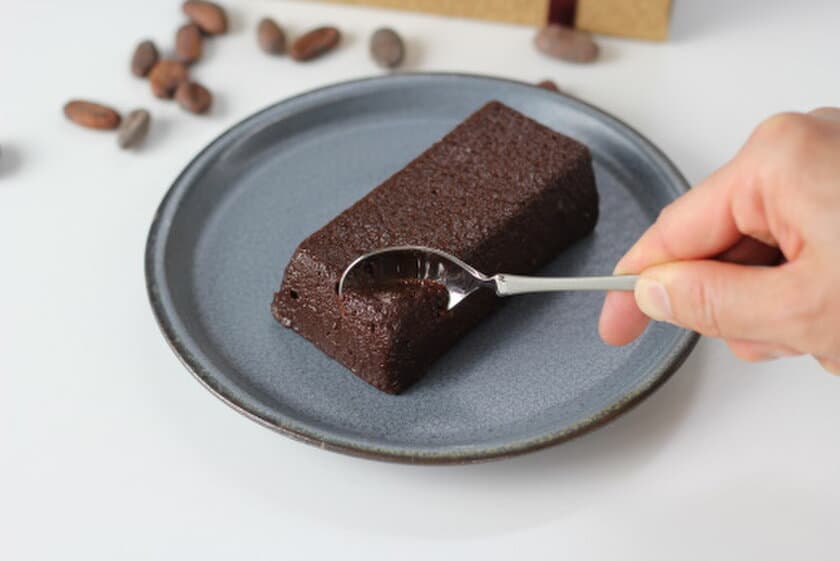 MAGIE DU CHOCOLAT　“Bean to cake”カカオ豆から作る、
人気の“至極の生ガトーショコラ”第3弾が8月6日(金)発売！
「エクアドル産(エスメラルダ県)“アリバ種”」を使用