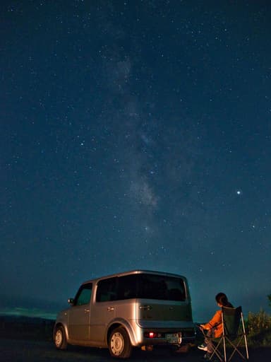 晴れた夜は、近くの山の山頂に星空ガイドにお連れすることも可能です。