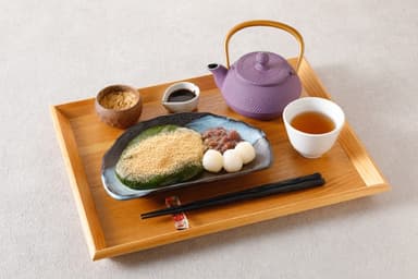 出来立て温わらび餅 お濃い抹茶味　お煎茶or玉露ほうじ茶付き