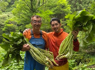 伊豆わさび食品　8代目と9代目のツーショット