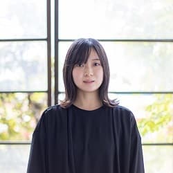 山本愛子氏