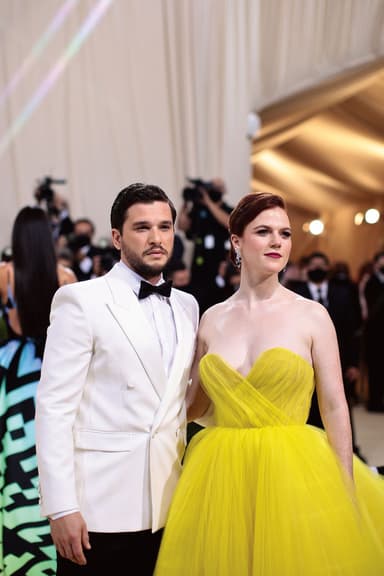 Rose Leslie & Kit Harrington：Dimitrios Kambouris / Staff