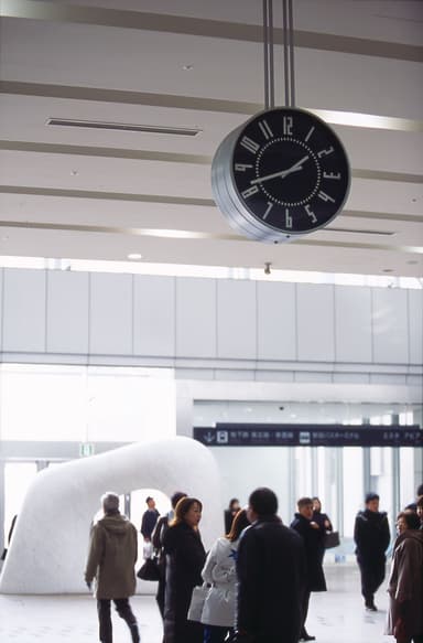 札幌駅に設置されているeki clock 裏面 黒