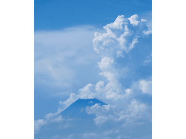 富士山を抱えて笑う神