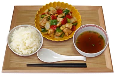 鶏肉と野菜のサイコロ炒め定食