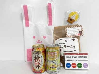 お月見セット　内容：ビール・ハイボール(もしくはほうじ茶・ぶどうジュース)、秋っぽいお菓子(エノキーニョ)、お月見ちりめん細工、メモ帳、企画チームからのメッセージカード