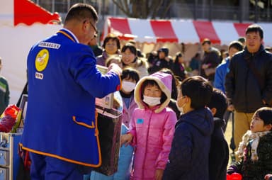 大道芸をプレゼント(松鶴家ぽん)