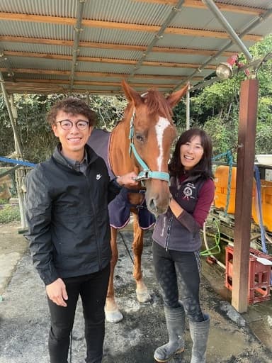 馬と騎手さんとの写真