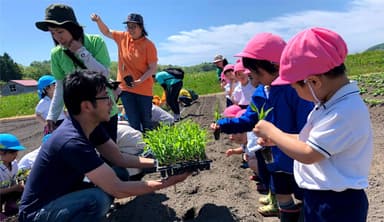 子どもたちの畑仕事