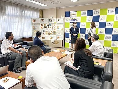 真剣な眼差しで選考会に参加する長岡京市役所の皆様