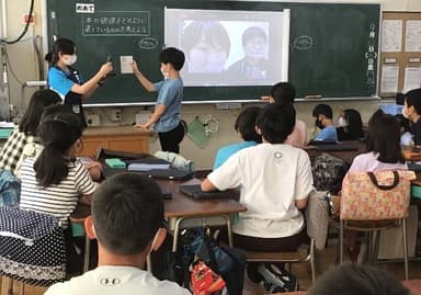 「学校ブックオフ」査定体験オンライン授業の様子(1)