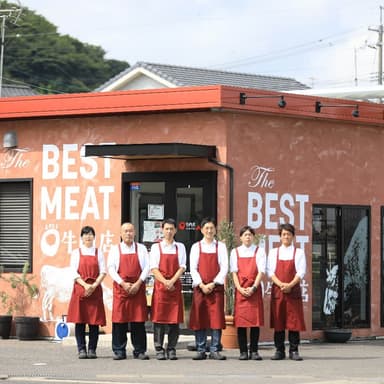 あかまる牛肉店　ハワイ店とスタッフ