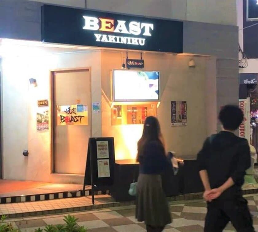 ハイレゾスピーカーとおいしい音で人を集める「シズルパネル」を
東京浅草の名店「焼肉BEAST」に設置！モニターを見る人が急増！