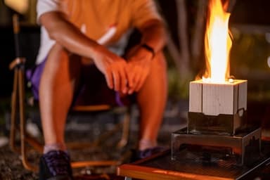 誰もが安全で気軽に“焚火”を楽しめる「吹火台2×4STOVE」