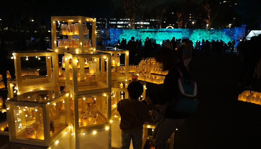 学生がCandle Night @Shinjuku -新宿想い線-に参画
　3,000個の光と懐かしい写真の投影で西新宿を彩る