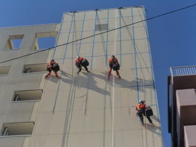 外壁シーリング打ち替え作業1