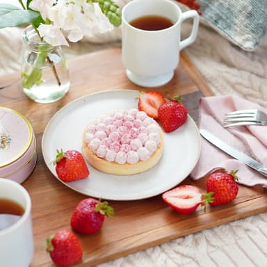 幸せの缶ケーキ　あまおう苺のベリーチーズケーキタルト