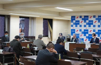 1月7日に開催した福山商工会議所での記者会見