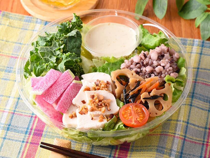 サラダ専門店Salad Cafe監修シリーズ第8弾
『紅芯大根と12品目のサラダ』
全国※のファミリーマートにて2月8日から発売
　※北海道、沖縄県を除く