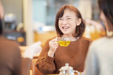 友人との喫茶店での楽しい時間に